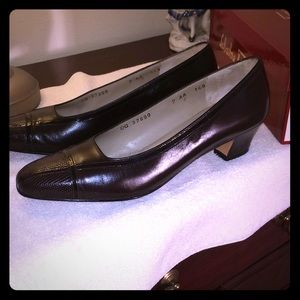 Salvatore Ferragamo Perfect business casual pump